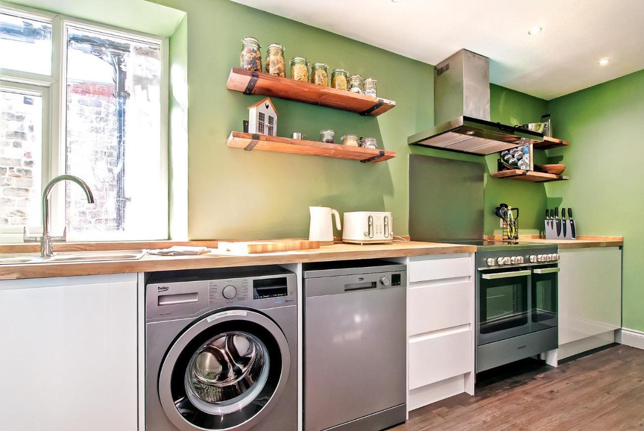 Postmasters Apartment Алнуик Екстериор снимка